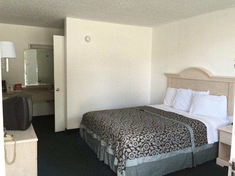 Days Inn Pensacola North 외부 사진