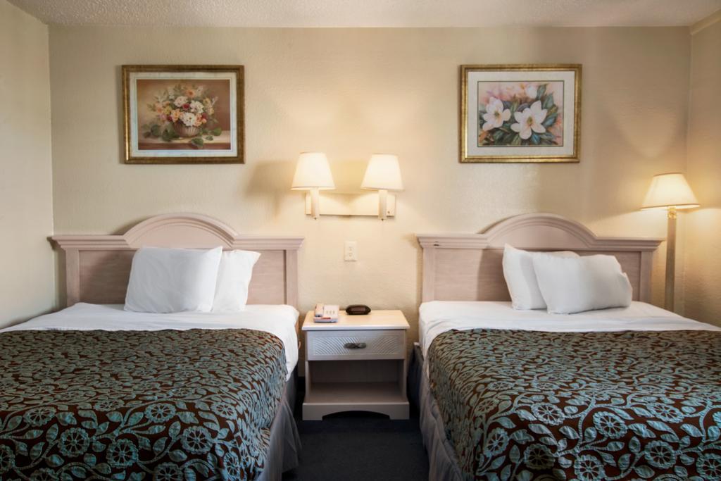 Days Inn Pensacola North Ferry Pass 외부 사진