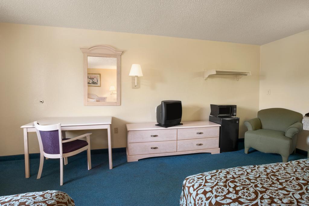Days Inn Pensacola North Ferry Pass 외부 사진